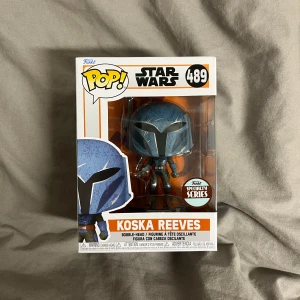 Funko POP! - Koska Reeves   - Funko POP! figur - Koska Reeves - till salu! Denna "collectible" är en samlarfigur från Star Wars-serien. Köpt på Hemmakväll för 250-300kr. Oöppnad! Hör av er vid frågor 🥰 