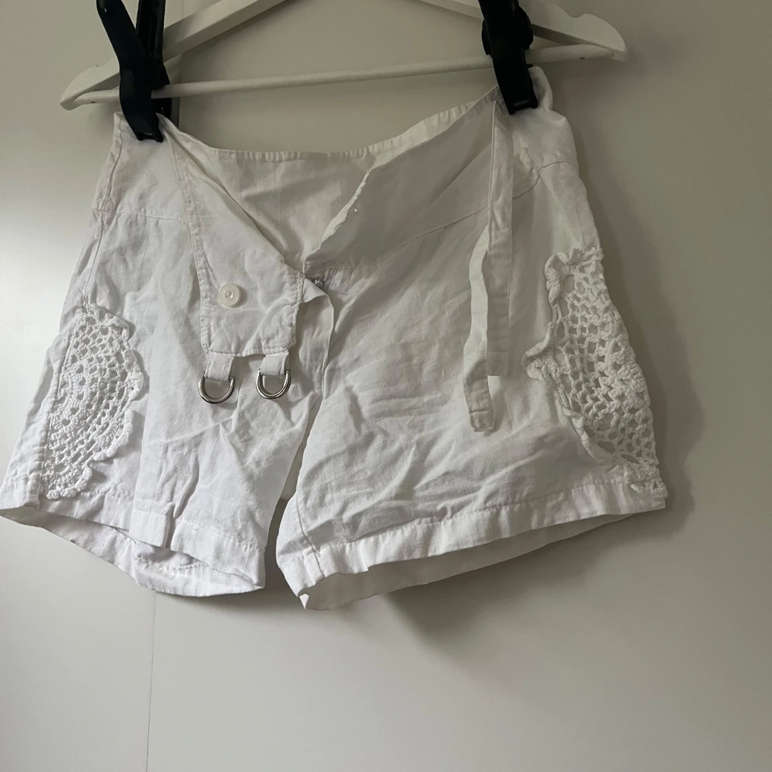 Linne shorts med detalj - 4