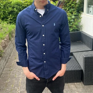 Ralph Lauren skjorta  - Snygg raffeskjorta storlek s. Modellen är 178 och den passar 173-183 ca😃 skriv om du har frågor och paketpris om du köper fler😇