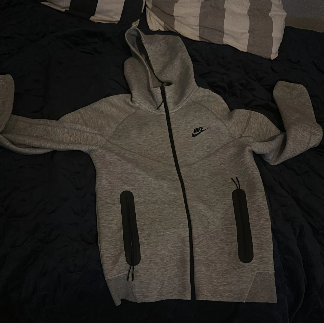 Grå nike tech generation 4 XS