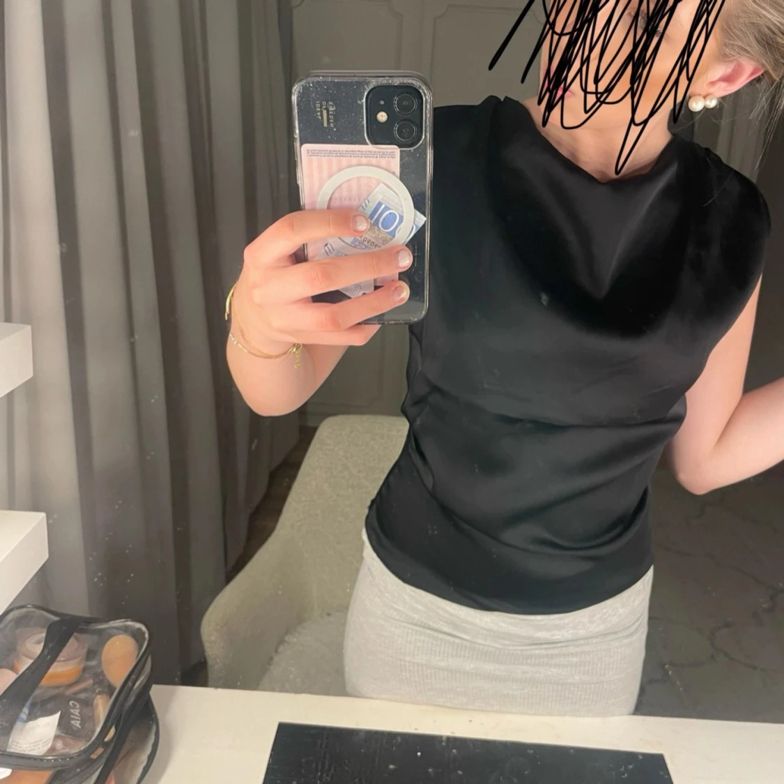 Svart satinblus - 90