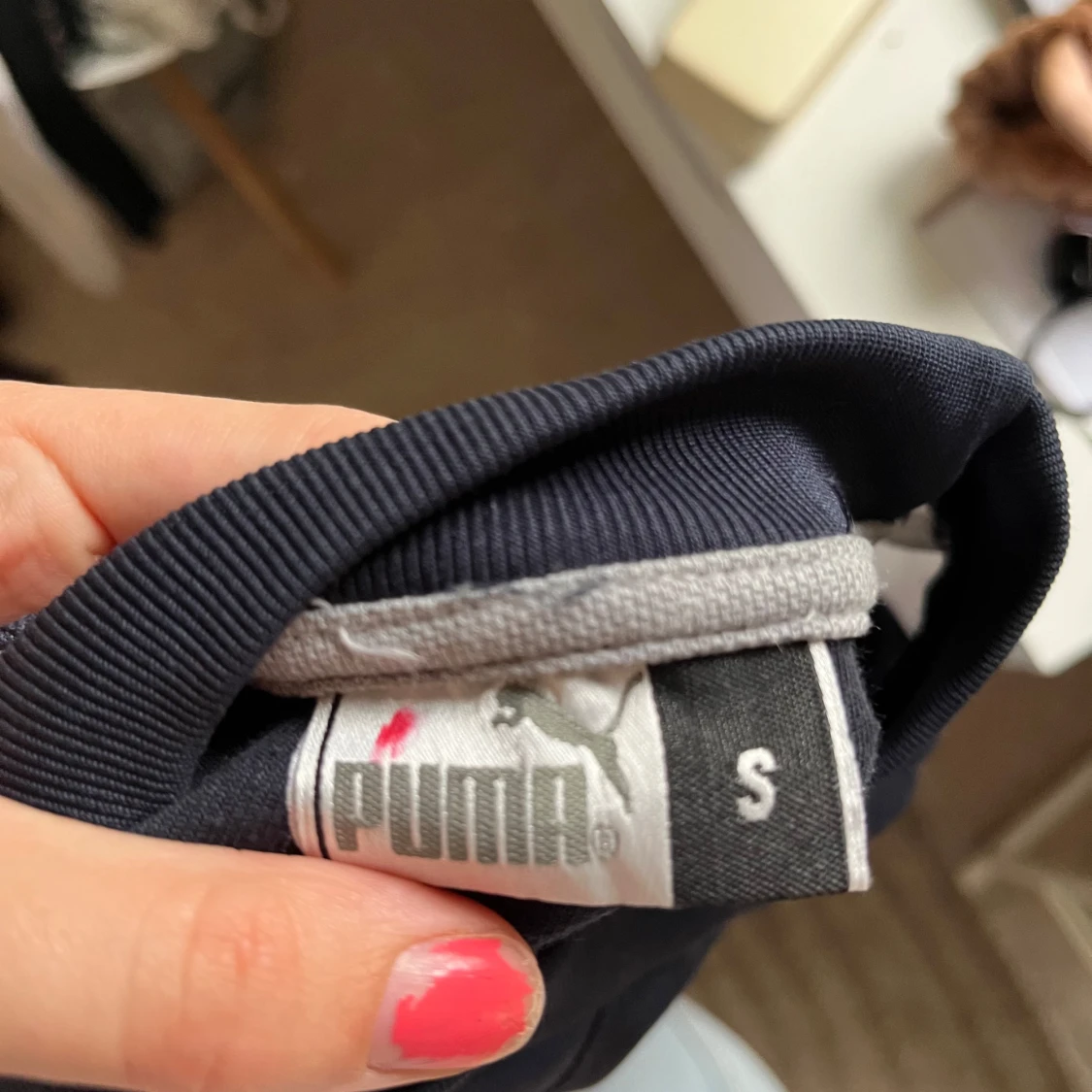 Marinblå sweatshirt från Puma med logga - 3