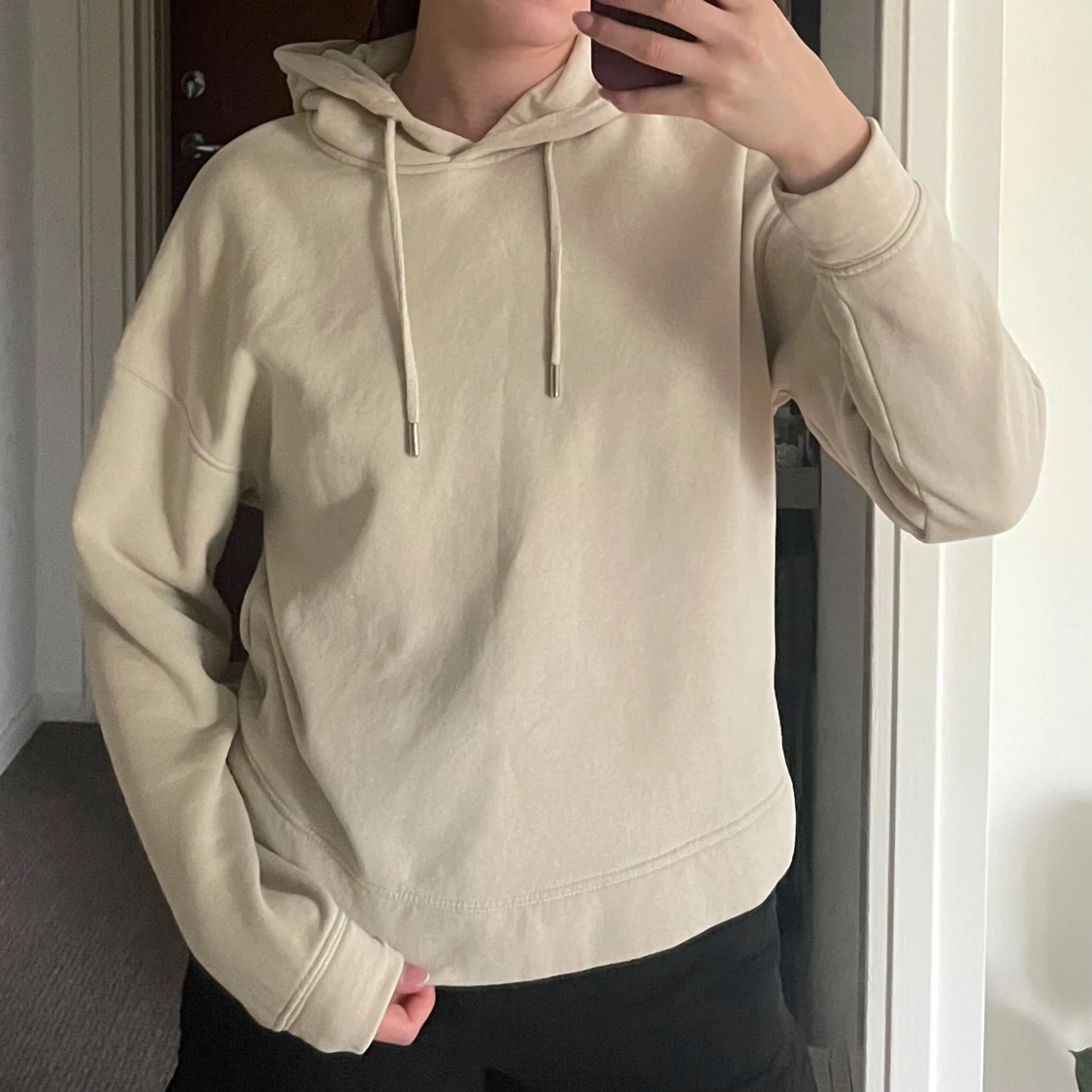 Beige hoodie från Lindex med huva - 1