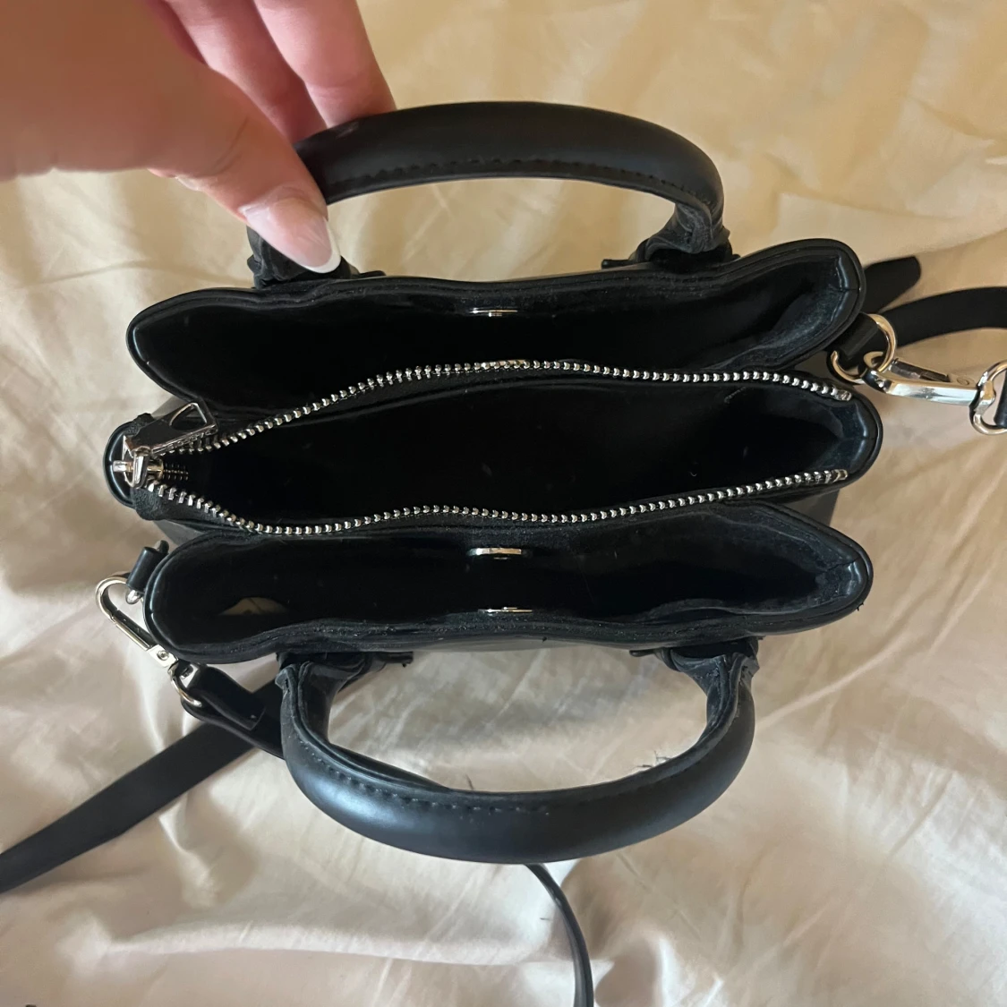 Svart minihandväska i skinn - 1