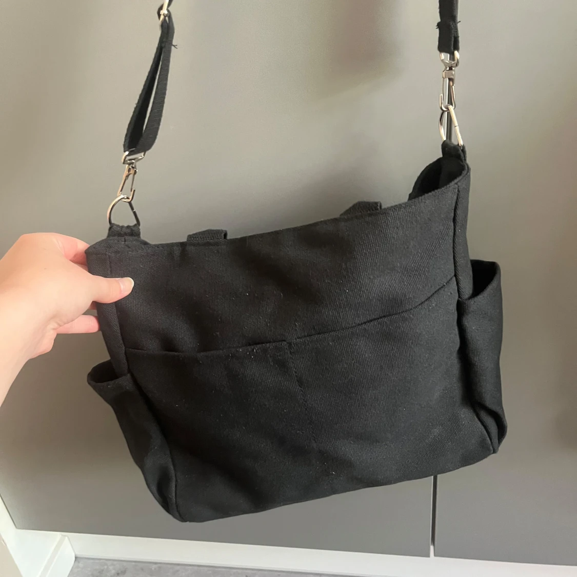 Svart axelväska i bomull - 1