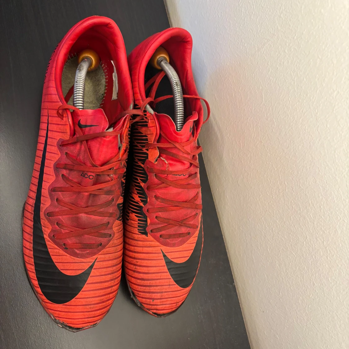 Nike Mercurial röda fotbollsskor storlek 44,5 - 1