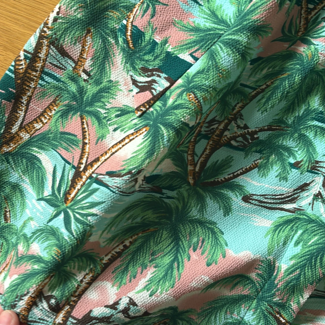 Palmmönstrad kortklänning från Monki - 1