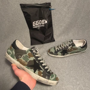 Golden Goose skor  - Säljer ett par Golden Goose skor som är i storlek 44! Hör gärna av dig om du har några frågor! 
