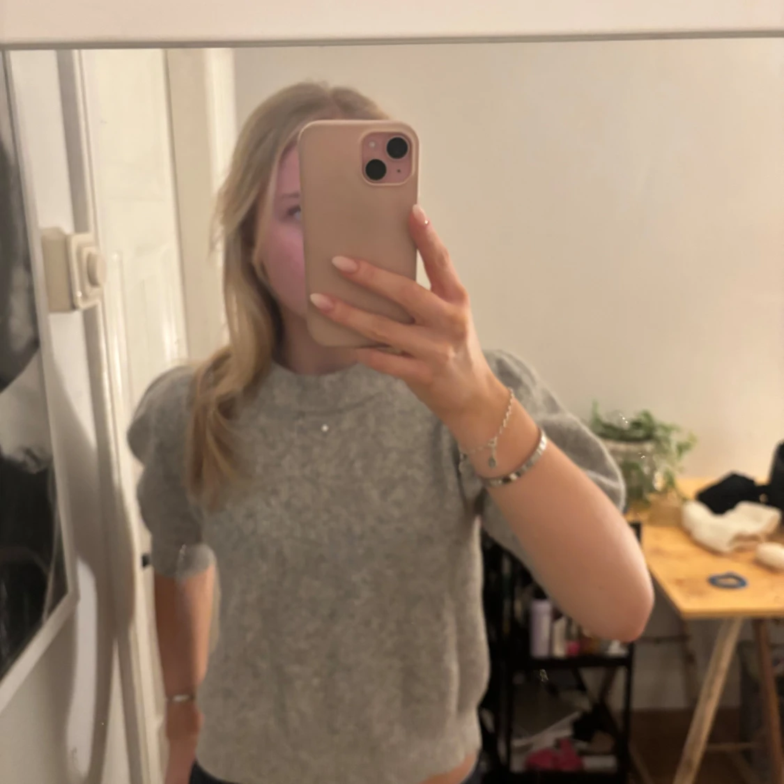 Grå stickad tröja - 1