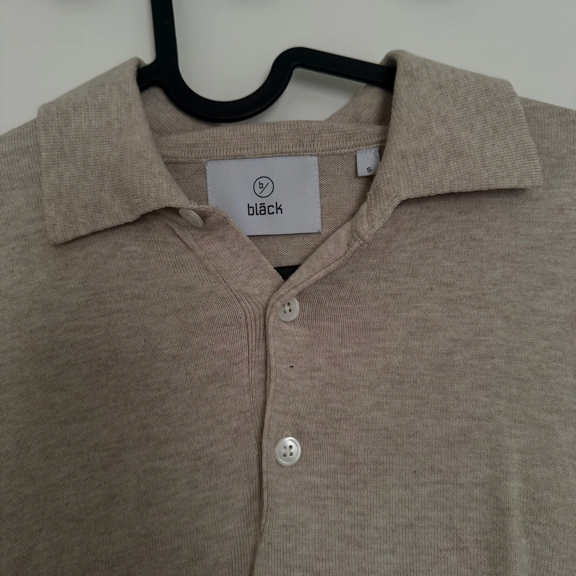 Beige pikétröja från Bläck - 1