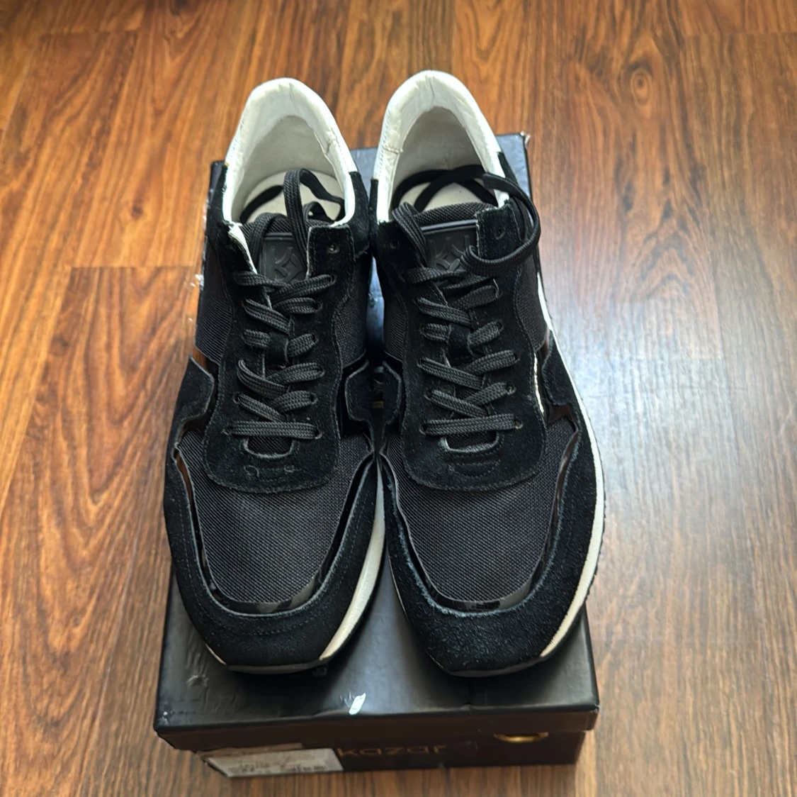 Svarta sneakers från Kazar