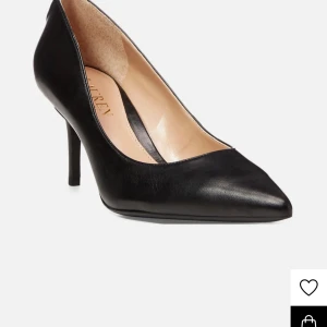 Ralph lauren klackar  - Säljer av mina Ralph lauren klackar, då dem tyvärr har blivit för små, bilder eller frågor är de bara att slå till med ett meddelande, svarar så fort jag kan🙂