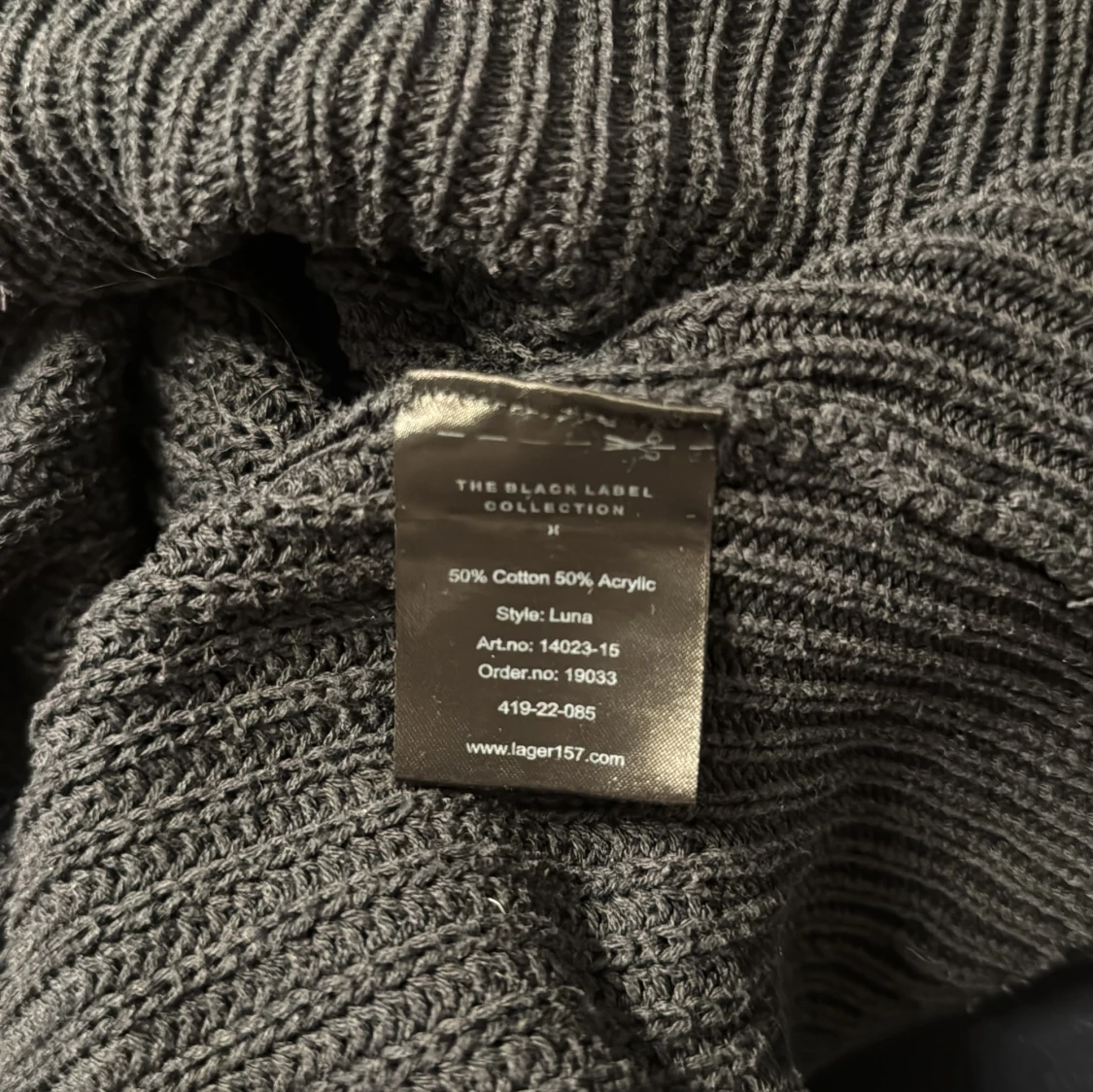 Svart stickad tröja från The Black Label Collection - 3