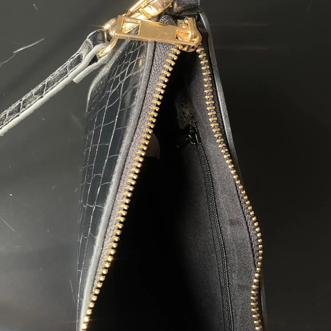 Svart axelväska  - 1