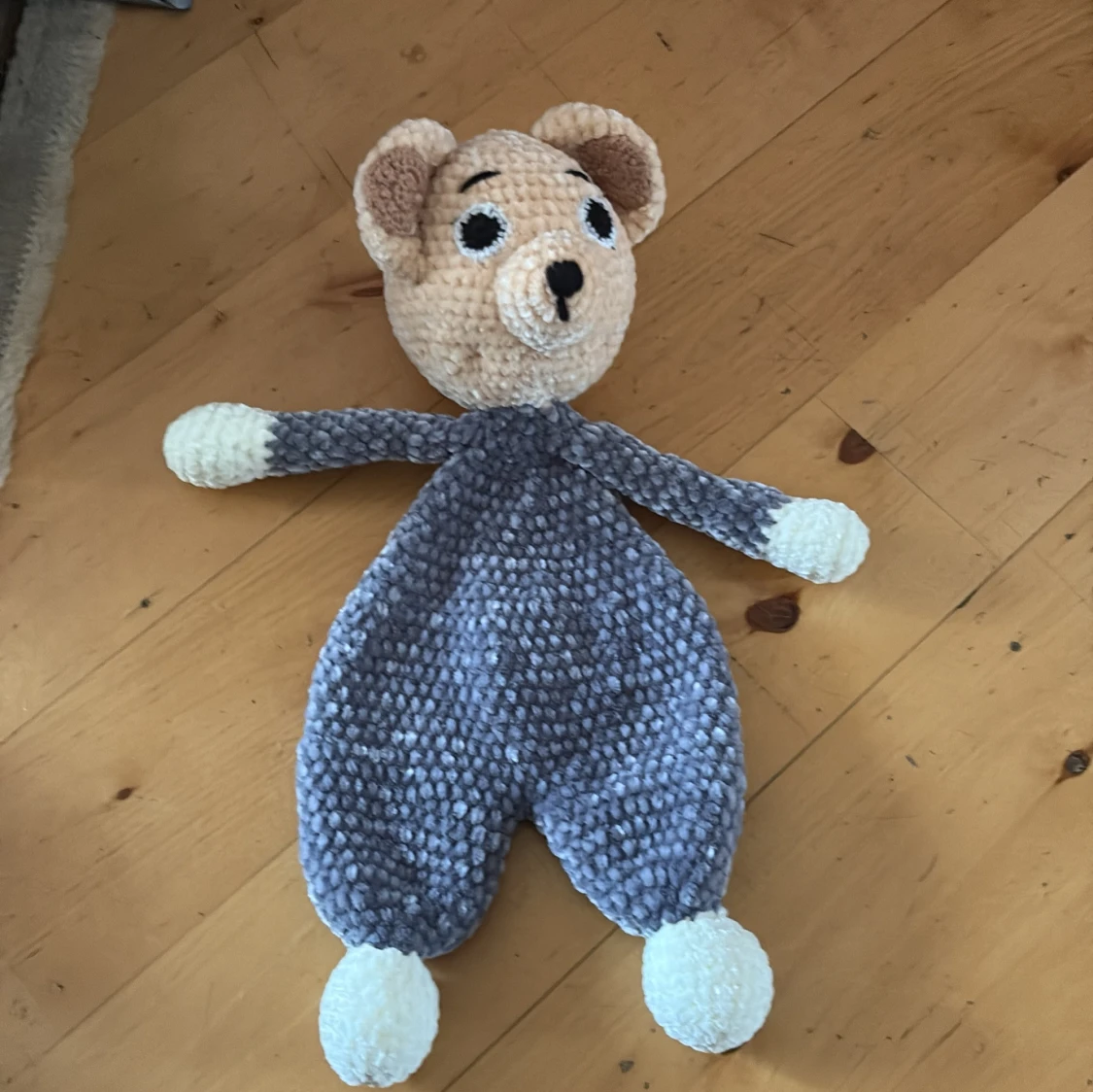 Stickad nallebjörn i grått och vitt - 3