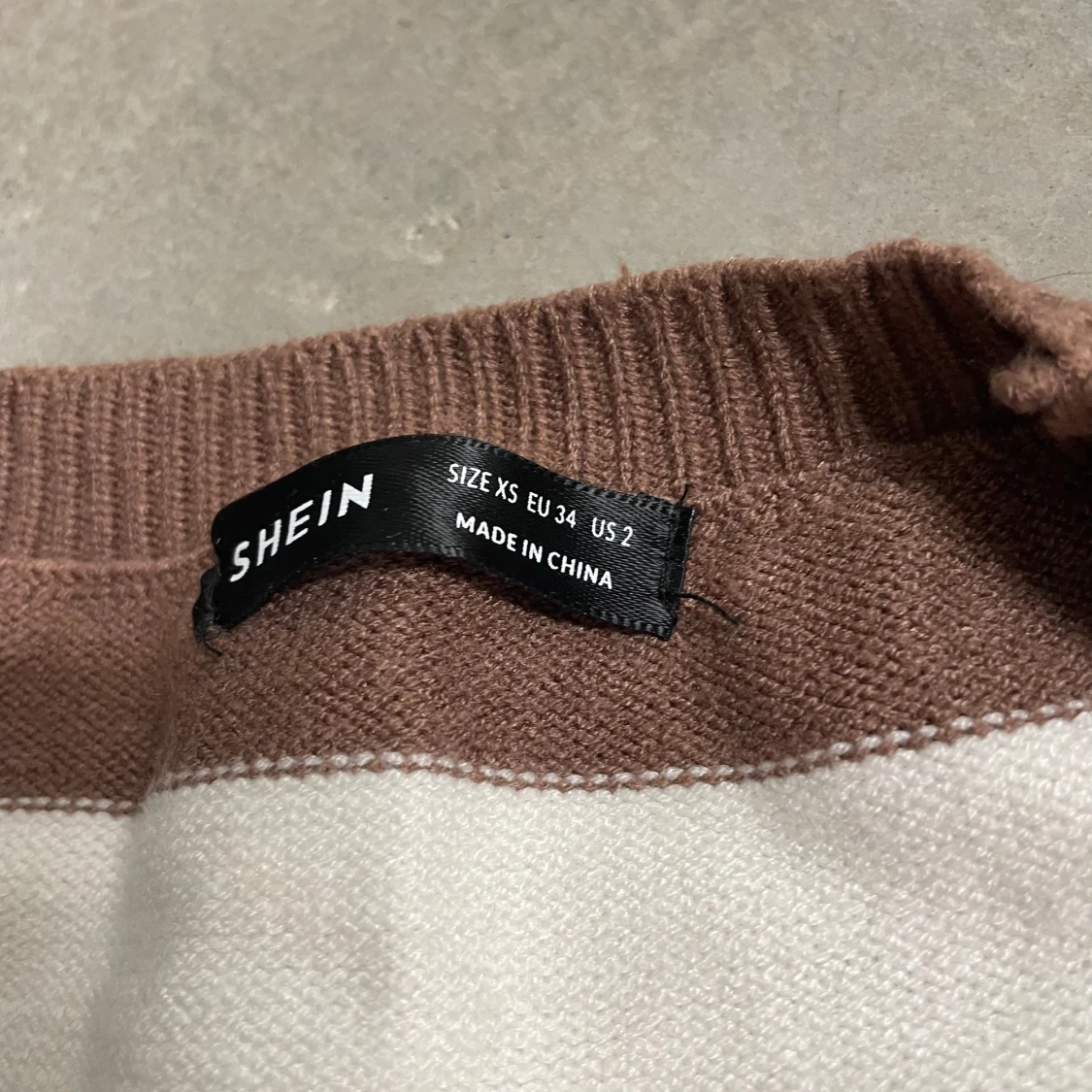 Brun- och vitrandig stickad långklänning från SHEIN - 2