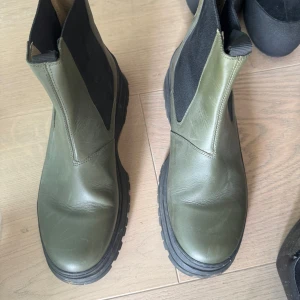 Olivgröna boots från arket  - Helt oanvända boots från arket
