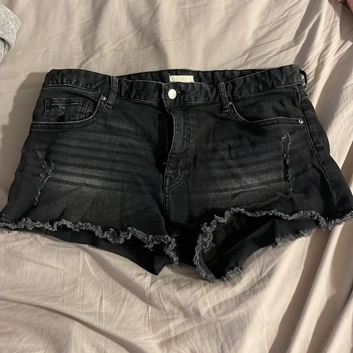 Svarta jeansshorts med fransar