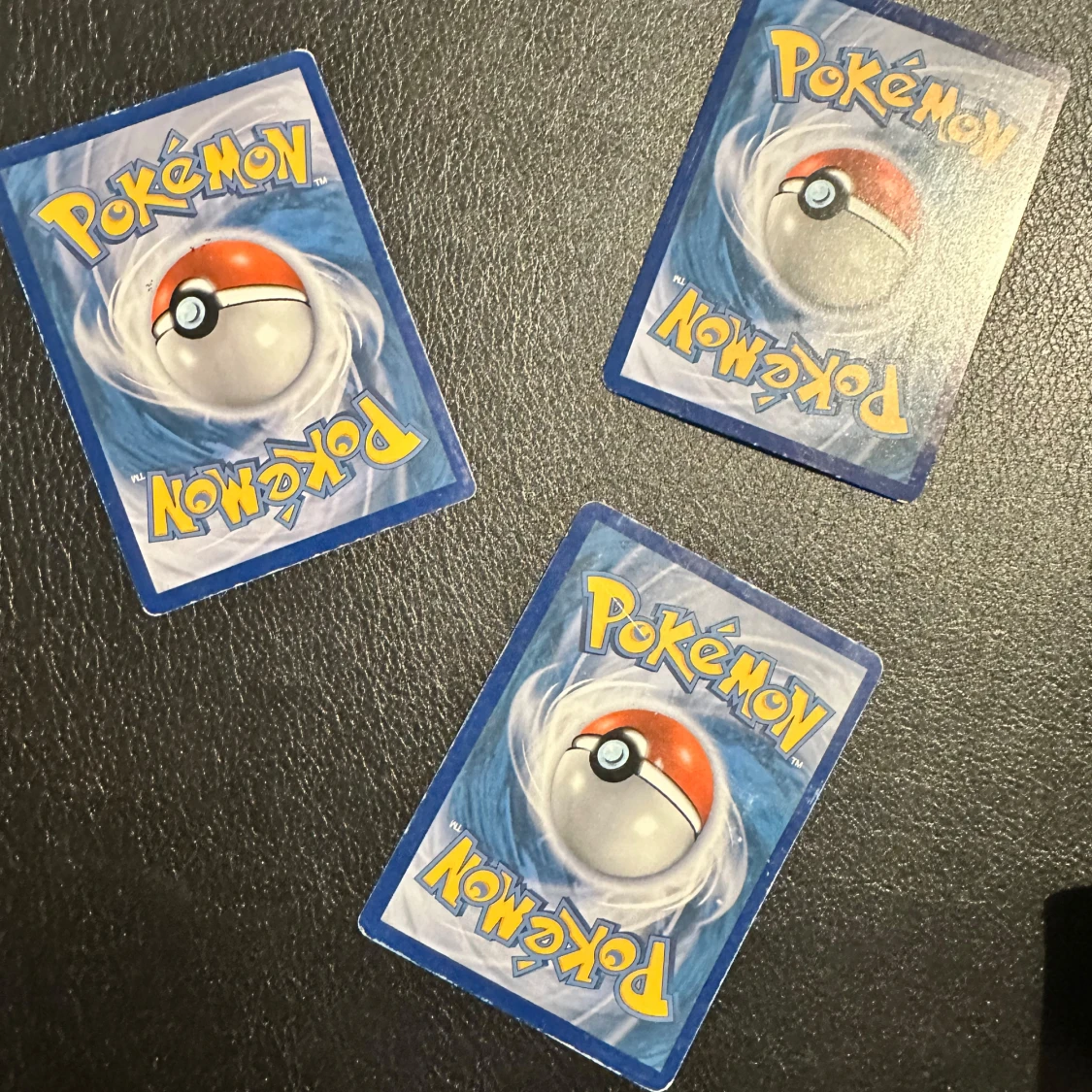 Pokémonkort: Scraggy, Pikachu och Vulpix - 1