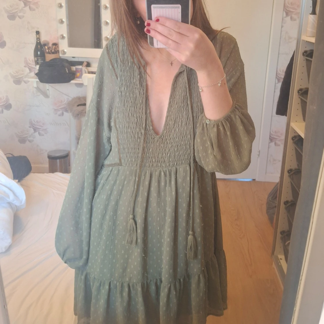 Grön klänning med volangdetaljer från Zara - 2