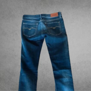 Replay jeans🎉 - Schyssta replay jeans W27 L34. Skriv vid minsta fundering 💭 💯