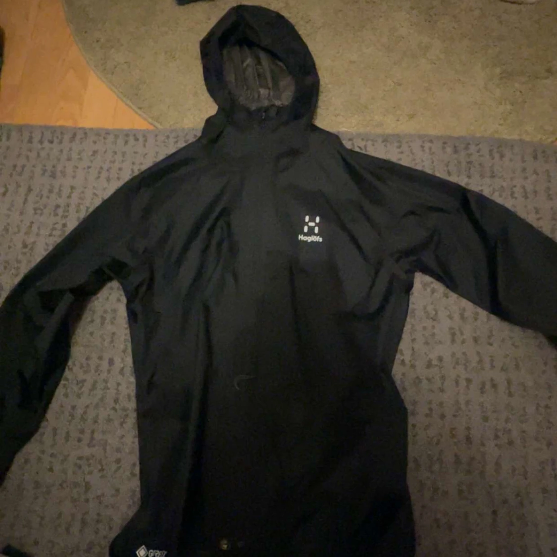Svart regnjacka från Haglöfs