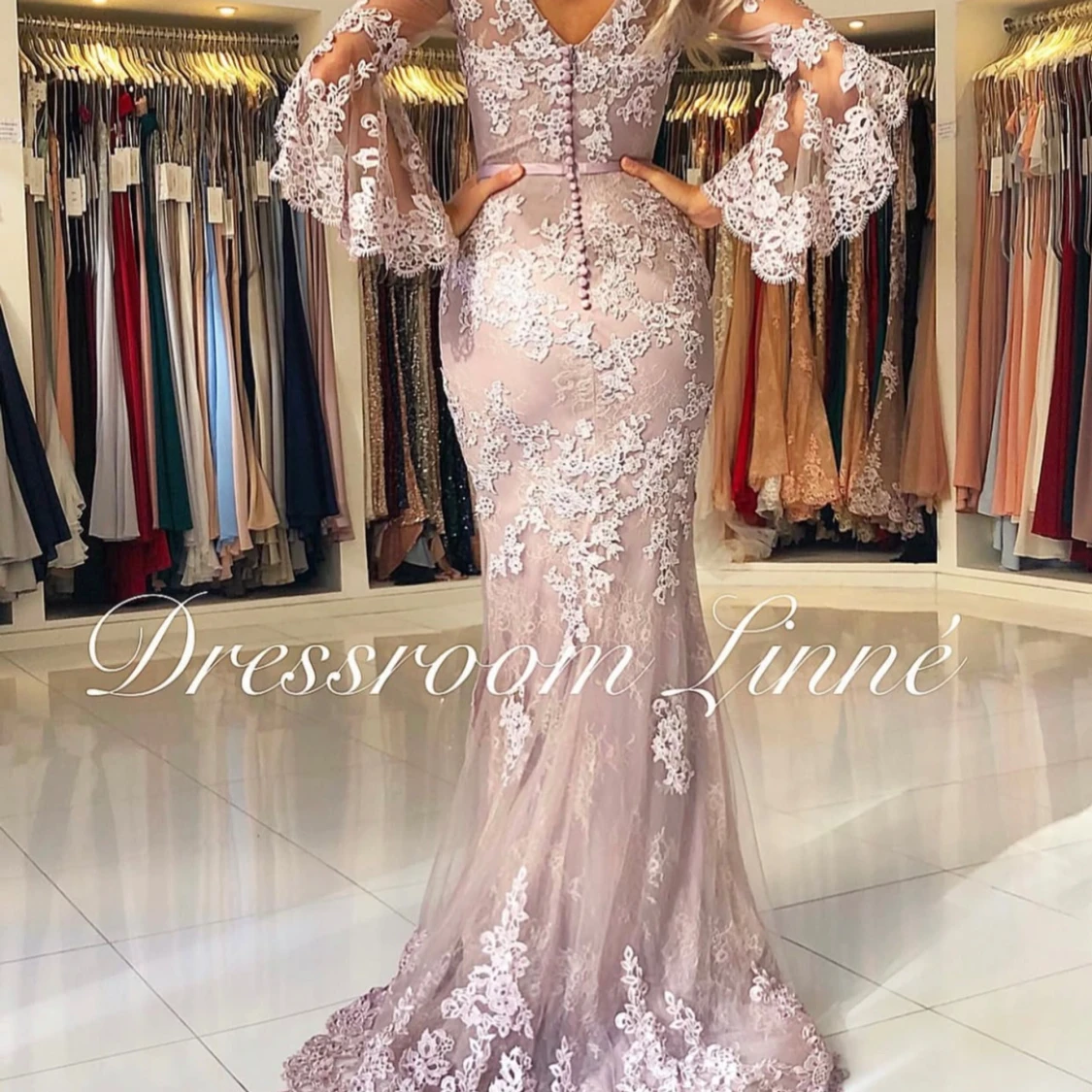 Elegant spetsklänning från Dressroom Linné - 3
