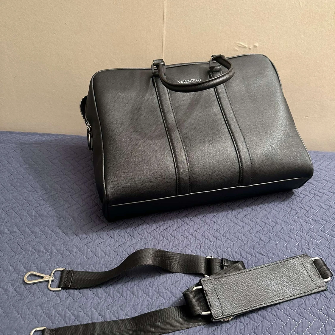 Svart portfölj från Valentino - 2
