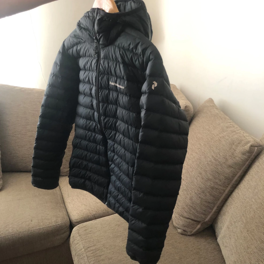 Svart dunjacka från Peak Performance - 2