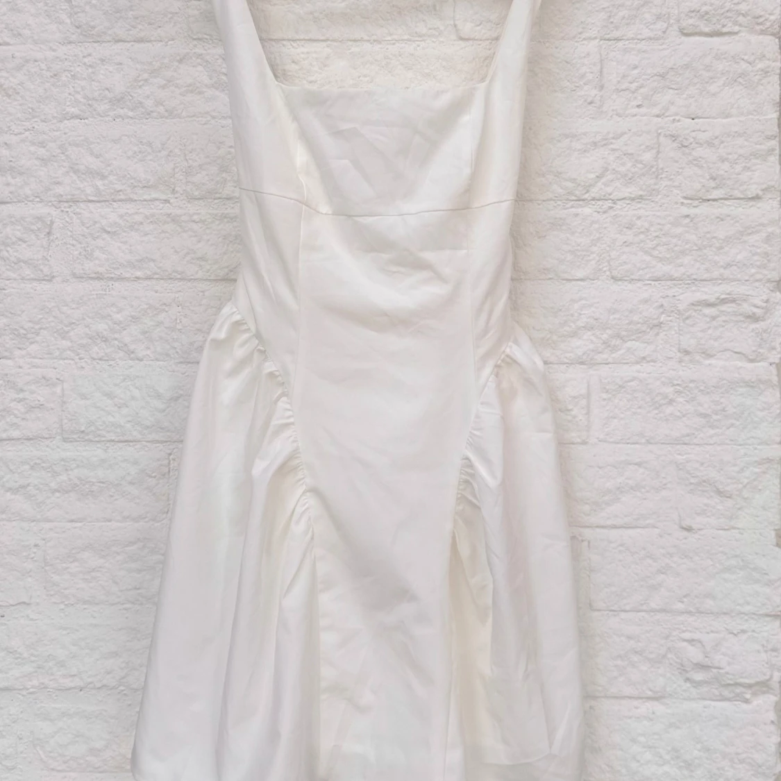 Vit klänning med rosett - 2