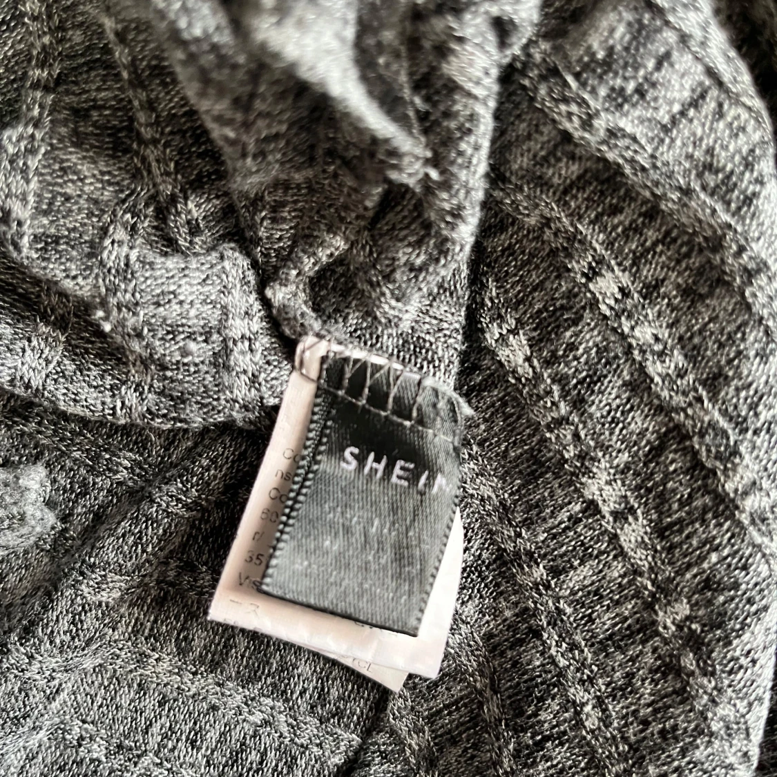 Grå tröja med slit på sidorna - 2