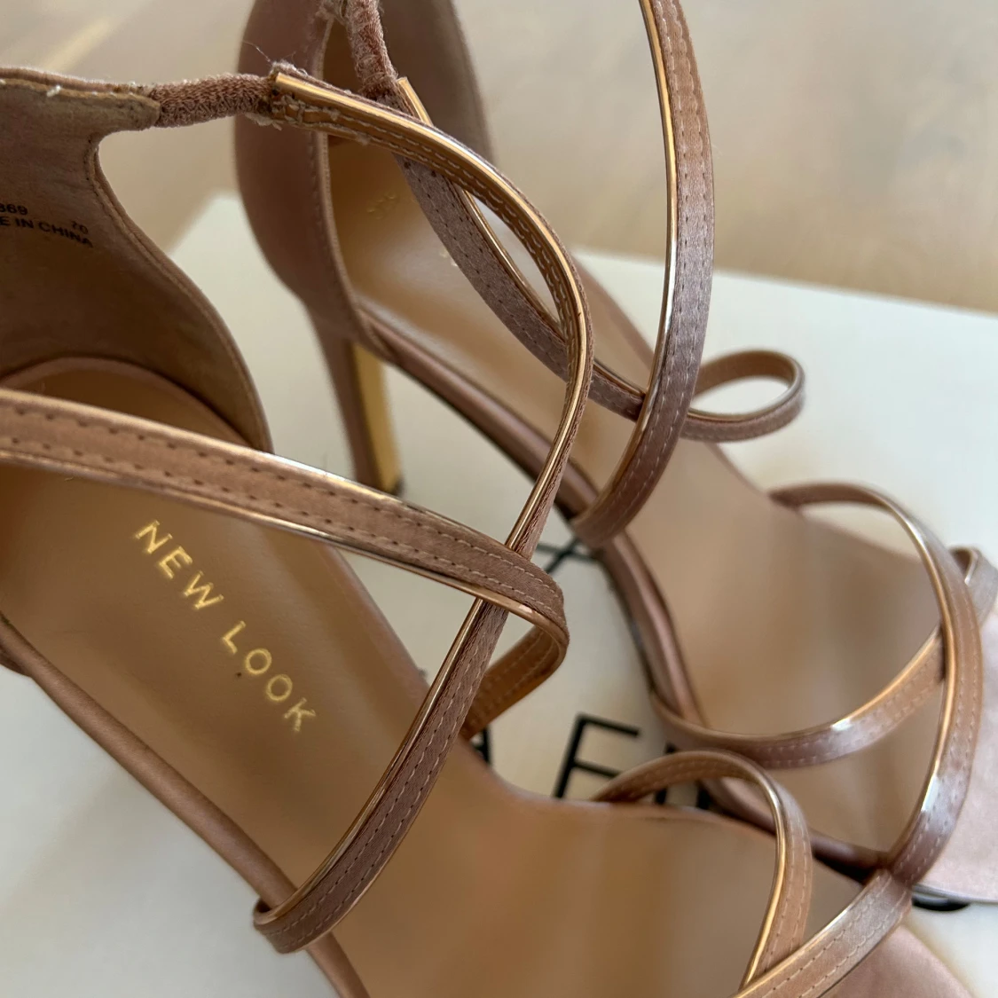 Högklackade skor/sandaletter - 2