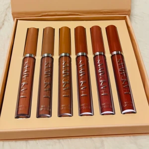 Matte Liquid Lipstick - 6 stick in a box with different colors, matte liquid Lipstick 💄. Not use, i got as a gift. 💄💋👄