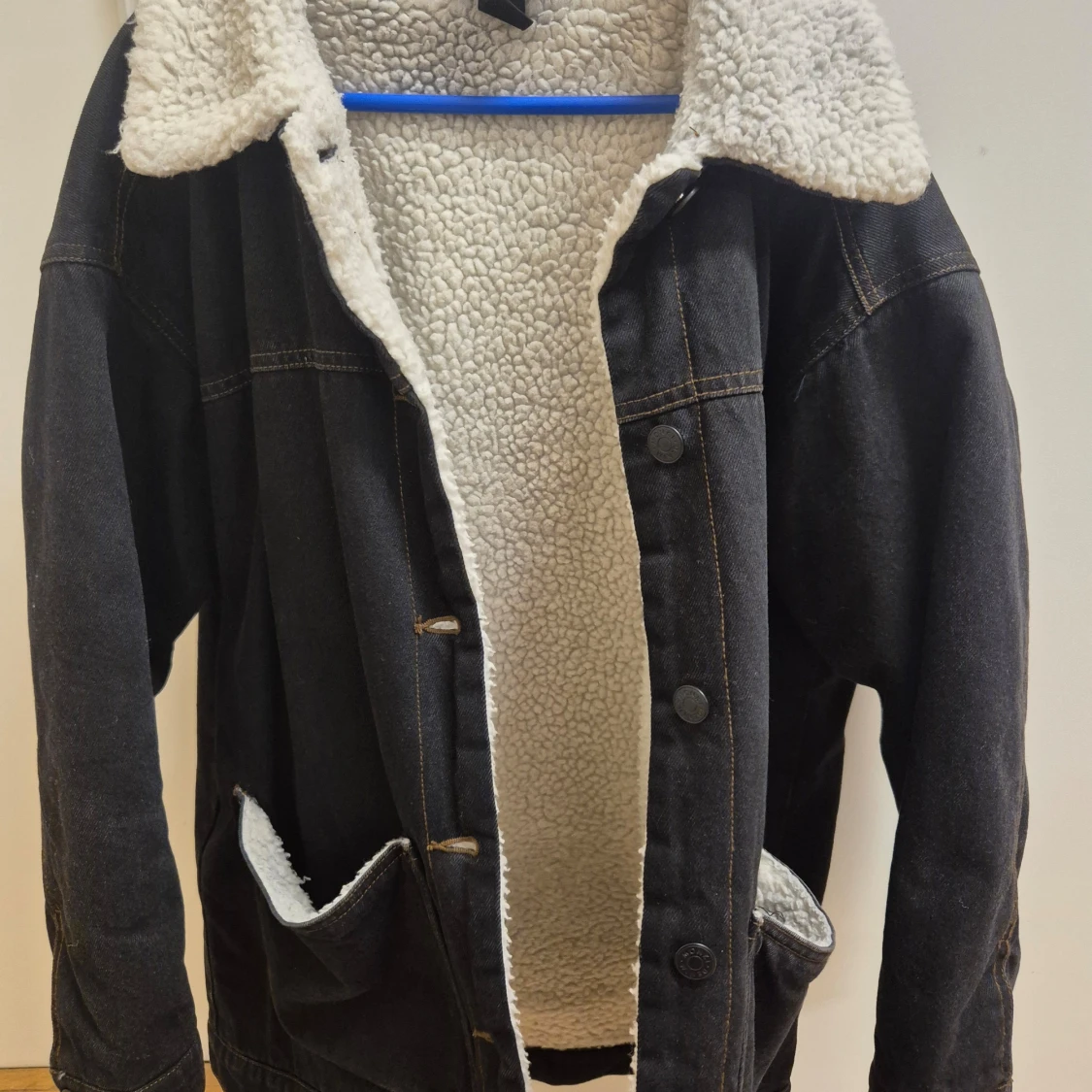 XS Monki svart pilefodrad jeansjacka - 1