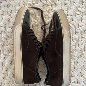 Lanvin  - Snygga lanvins med glans i väldigt bra sick, obs inget og ingår, kan gå ner i pris vid snabb affär 