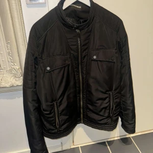 Svart jacka från Rockandblue - Svart lite tunnare jacka från Rockandblue i fint skick.🖤