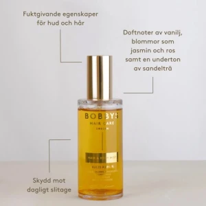 Bobbys Hair & Body Mist Multi Repair - Fräsch och återfuktande hair & body mist från Bobbys Hair Care. Den stärker håret och skyddar mot UV-strålar!  Normalpris är 249kr men jag säljer den för 200 då den är använd men bara några gånger 🤍 vid snabb affär kan jag tänka mig att sänka priset men det får vi diskutera 💋