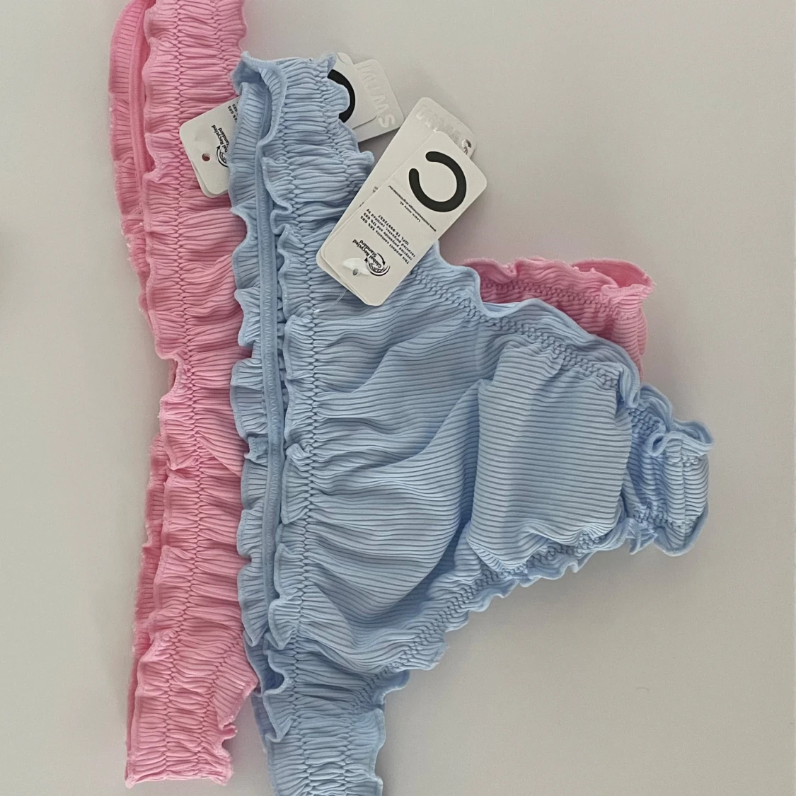 Oanvända bikiniunderdelar