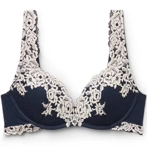 Intimissimi bh - Säljer denna fina bh från intimissimi då den tyvärr inte passar. Väldigt fint skick då den knappt är använd. Hör av er vid frågor! Kan även tänkas byta mot en i storlek 75B, helst i rosa eller beige❣️