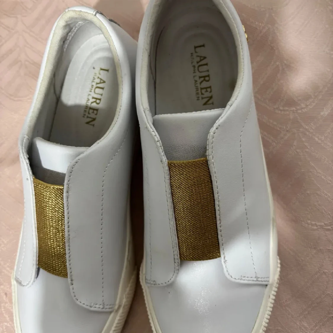 Vita sneakers från Lauren Ralph Lauren