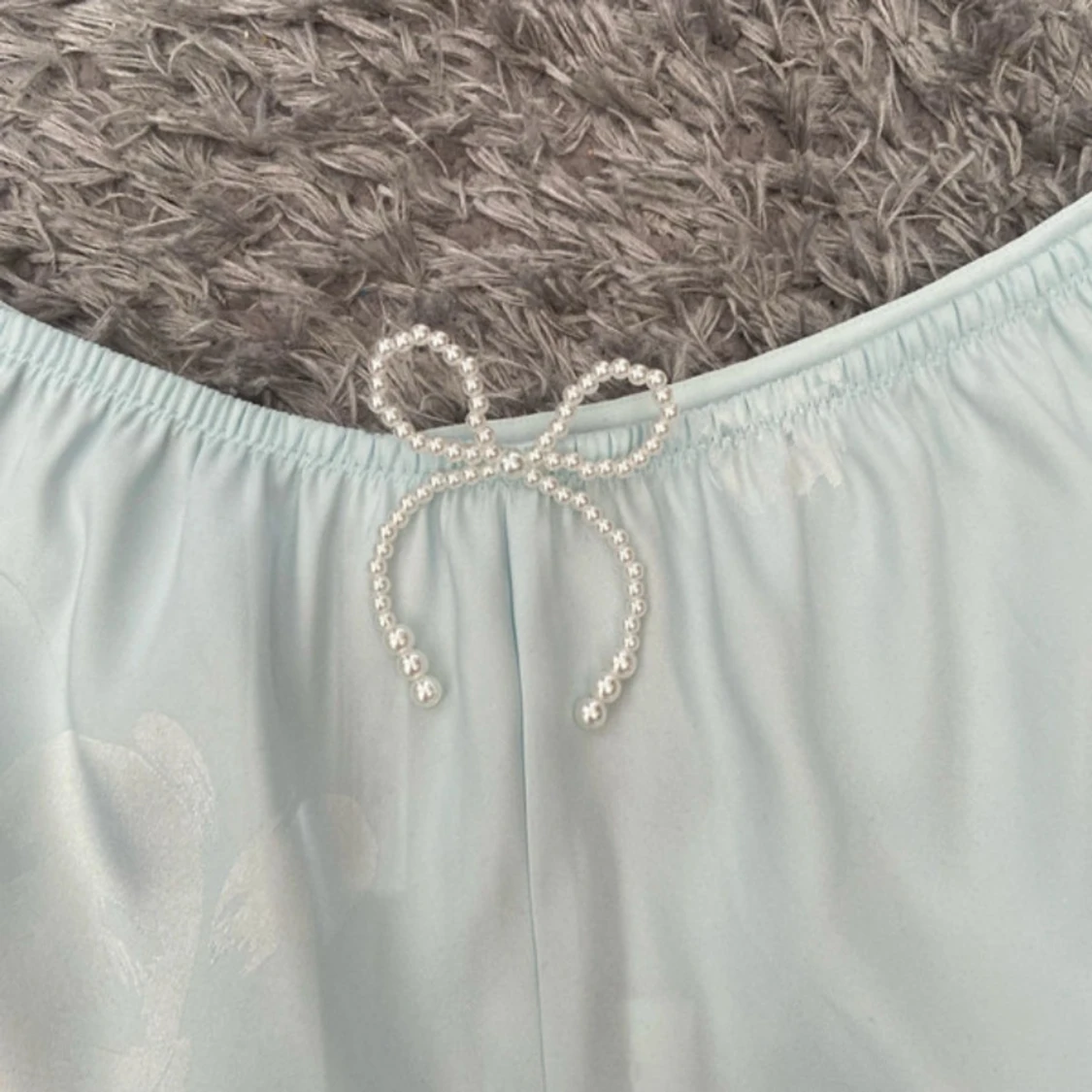 Ljusblå satinshorts från Primark - 1