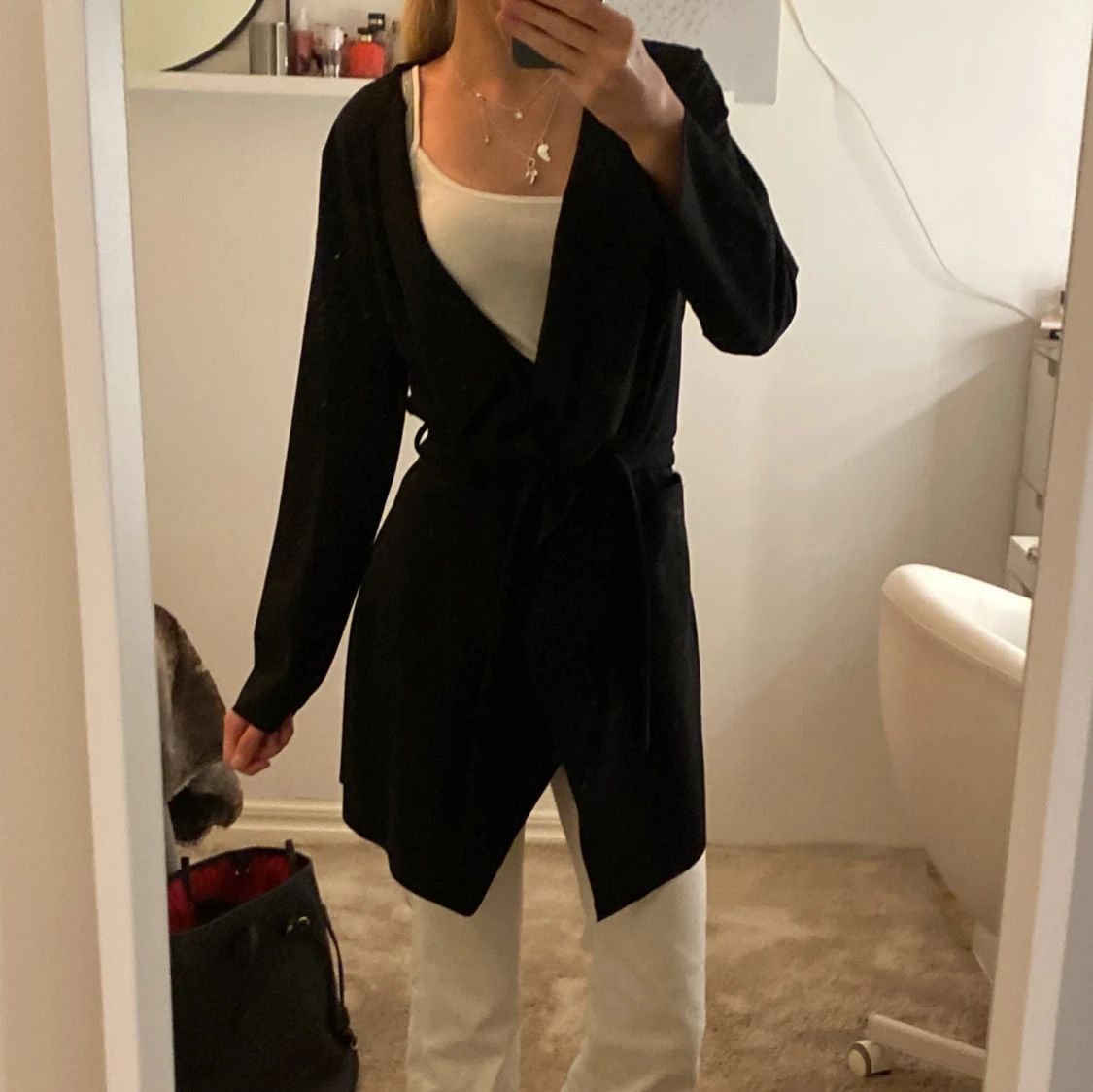 Svart omlottkappa med bälte - 1