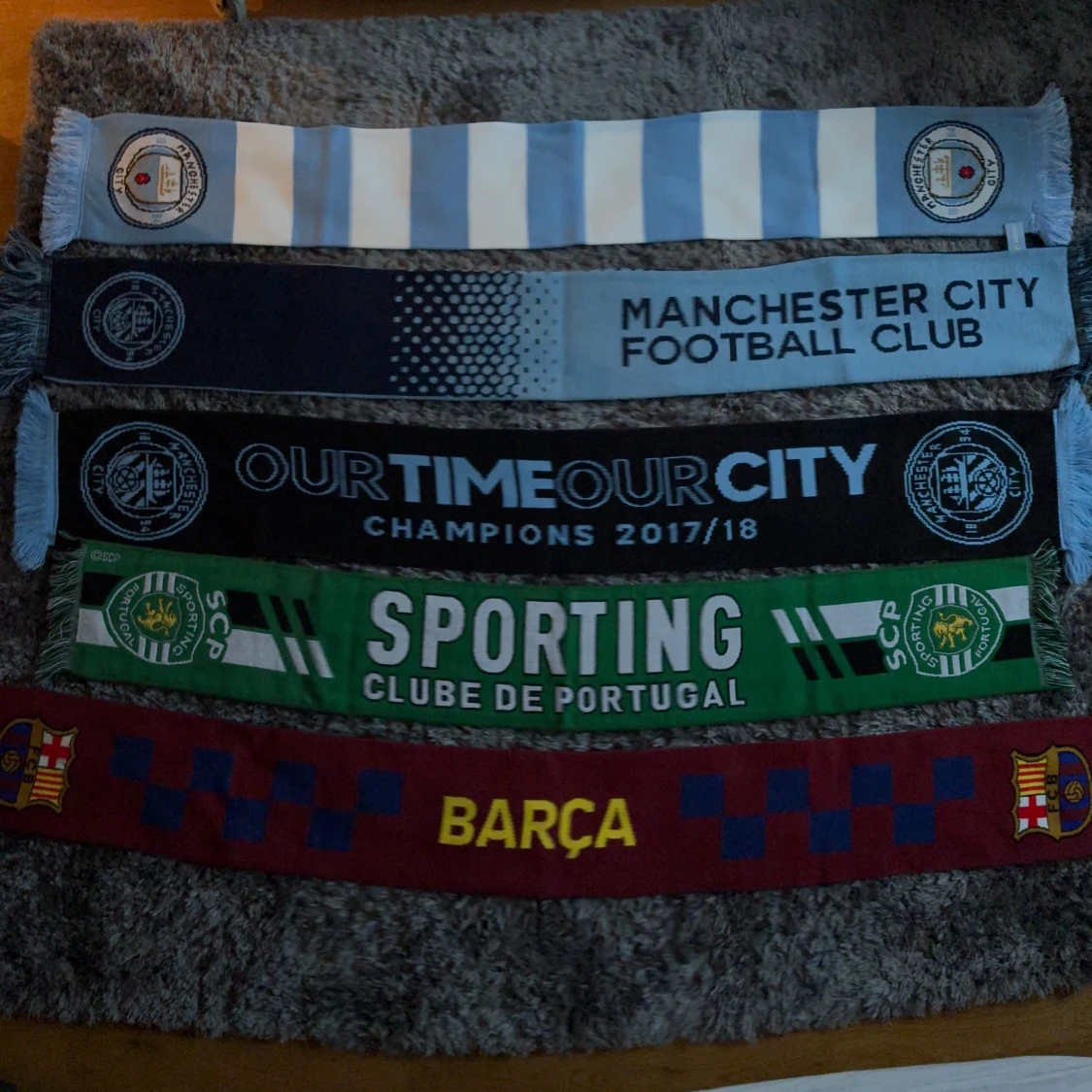 Samling fotbollshalsdukar City, Sporting, Barça