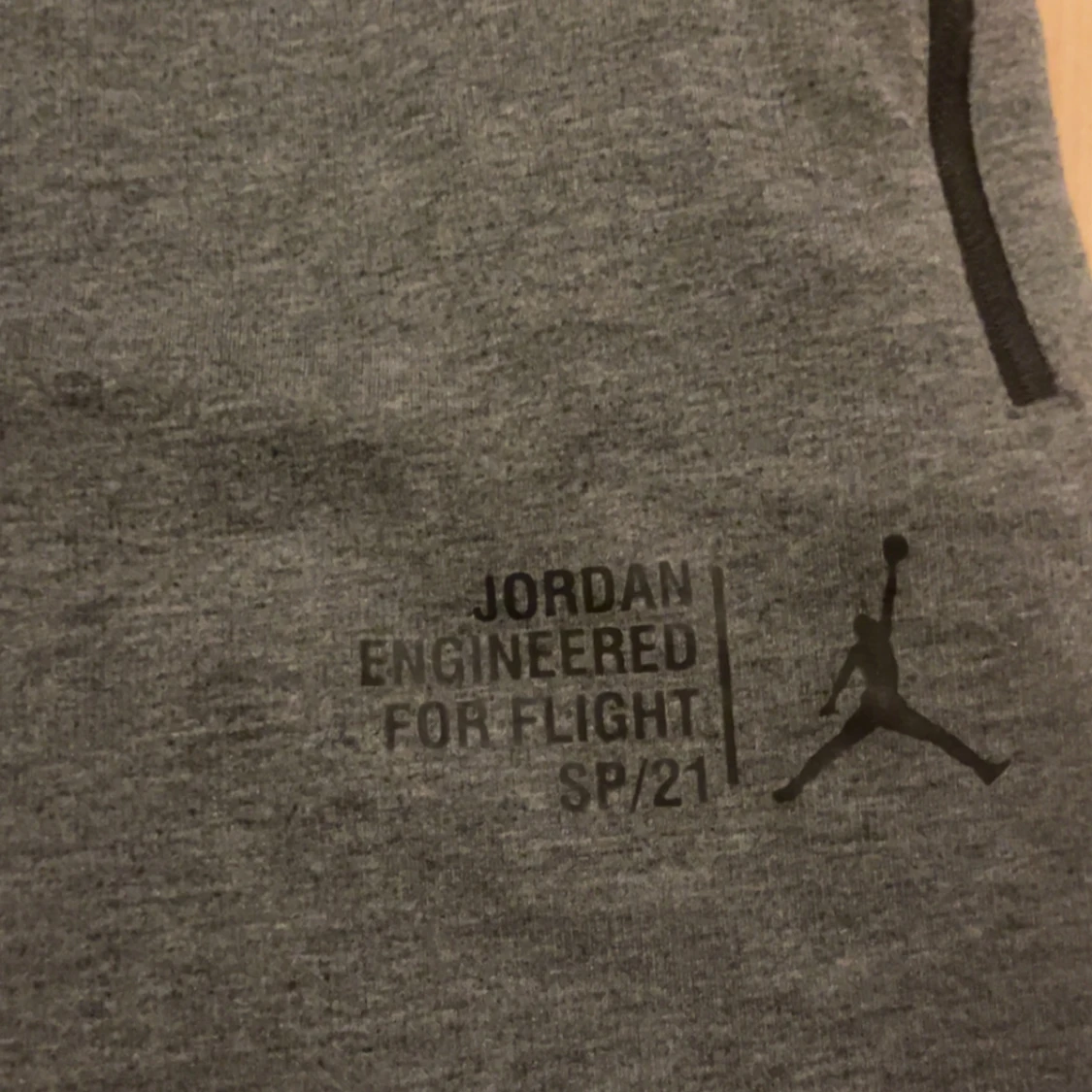 Grå Jordan mjukisbyxor med tryck - 2