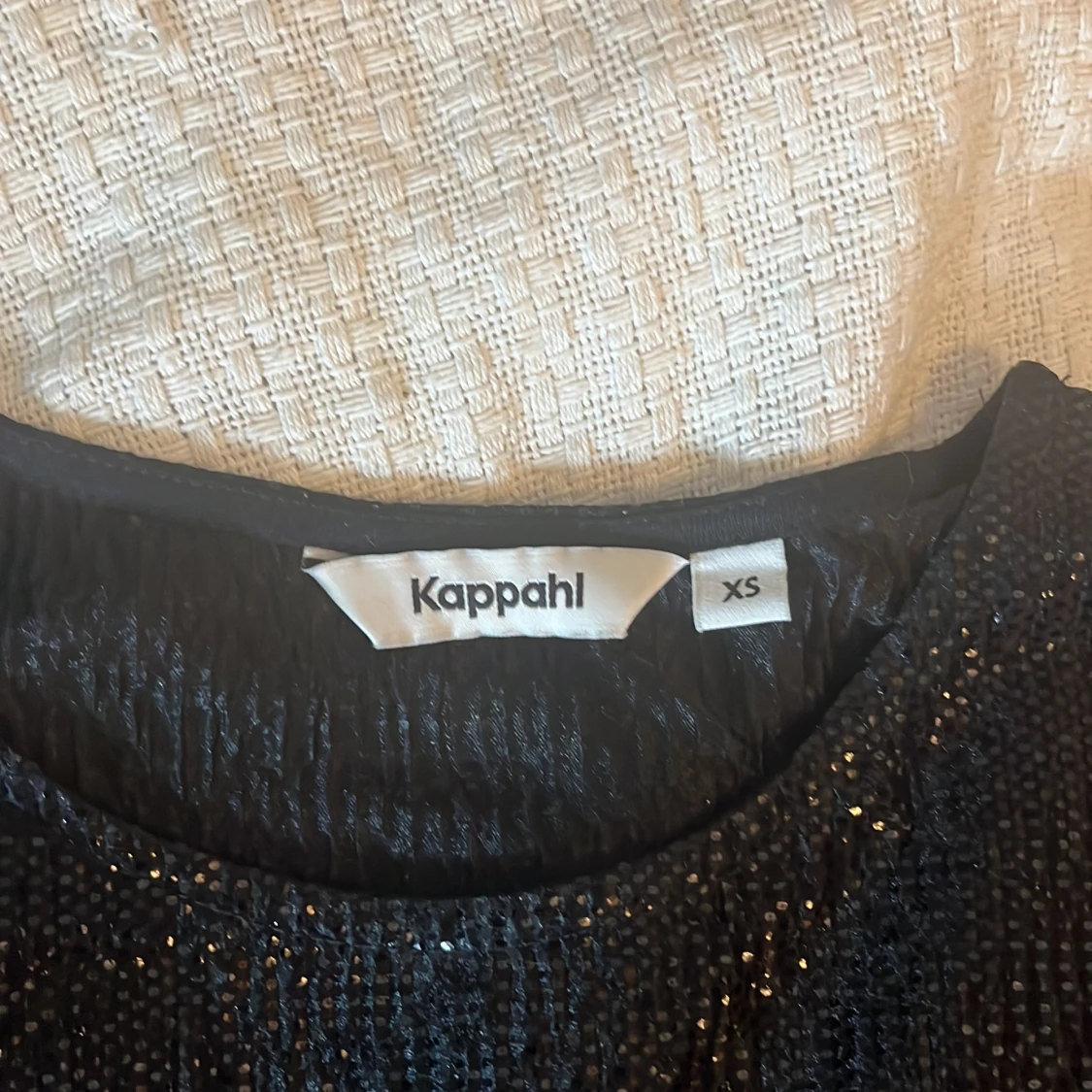 Glittrig och skimrig t-shirt från Kappahl - 2