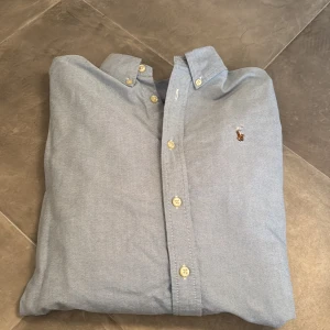 Ralph Lauren skjorta GE PRISFÖRSLAG  - Skick: 9/10 | Storlek: 16 | Motsvarar XS/S | Passar perfekt för dig som är 165-170 | Nypris: 1600 | Mitt pris: Ge prisförslag | Hör av er vid frågor. 