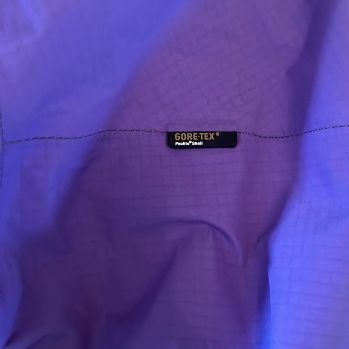 Lila Gore-Tex vindjacka från Haglöfs - 2