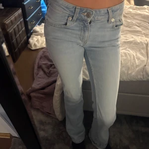 Ljusblå Low waist Jeans  - Säljer helt oanvända jeans! .