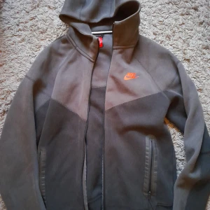 Nike Tech Zip Hoodie - Använd fåtal gånger