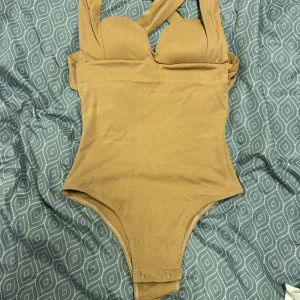 Helt nya kläder  - Hejsan, kläderna finns stl från S till M alla i bilden kostar 50kr!!! Snabba på har jätte mycket skicka pm om du vill kika mer